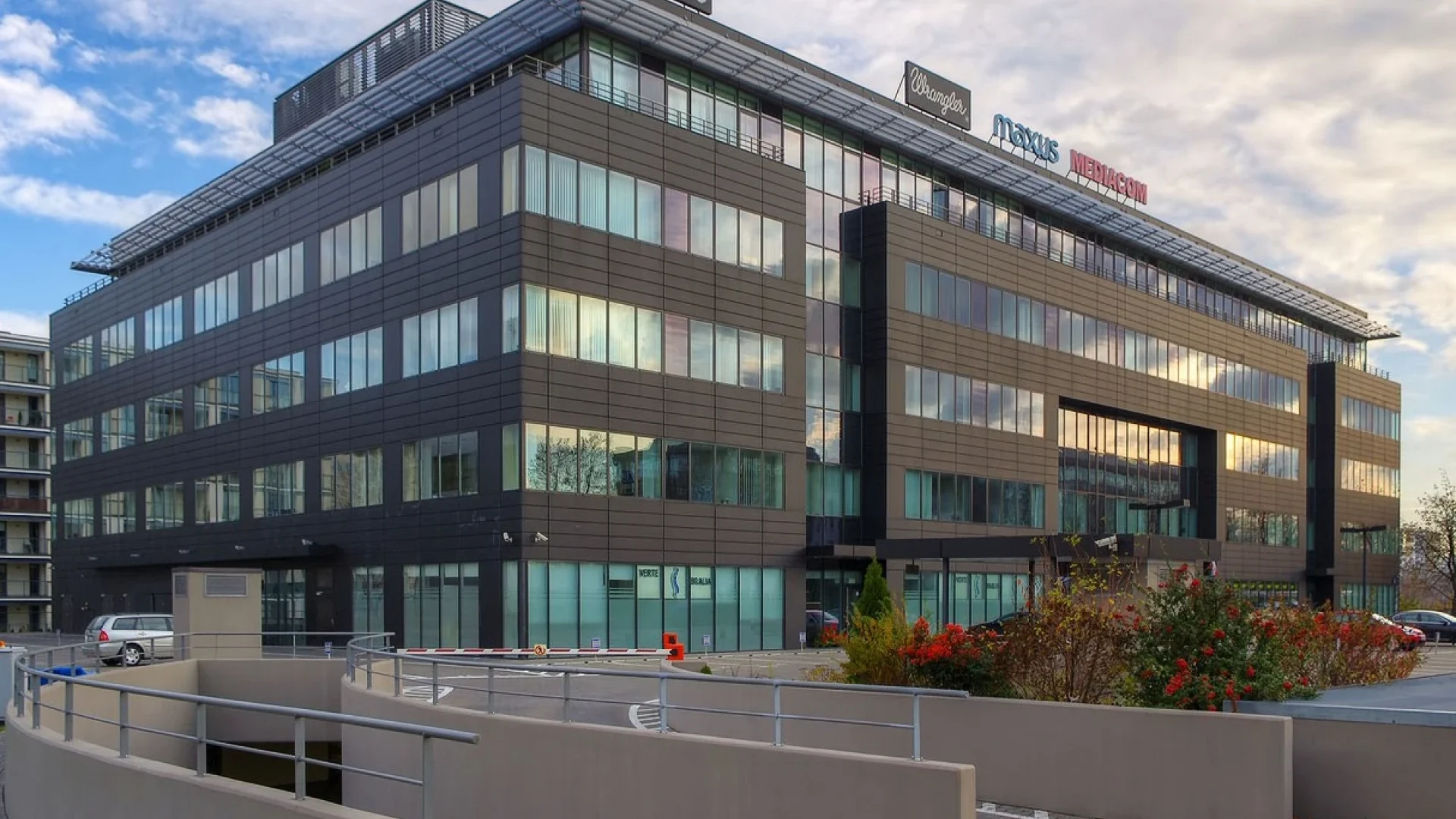 Obiekt biurowy Mokotów Plaza — zdjęcie 1