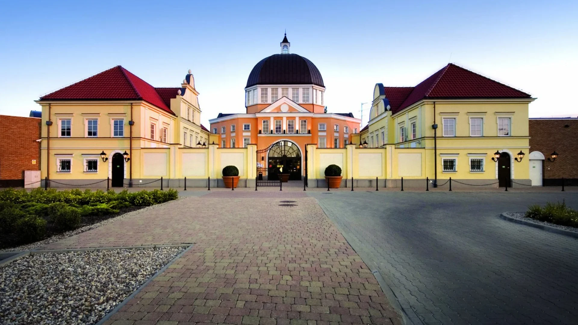 Outlet Fashion House w Piasecznie — zdjęcie 1