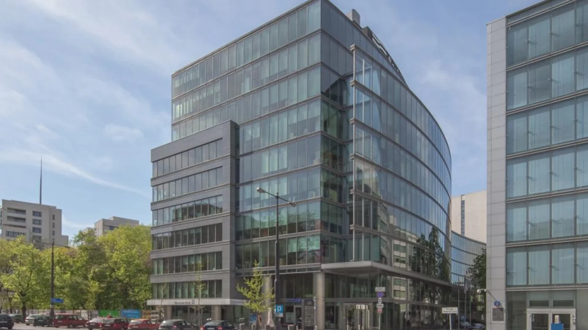 SASKI CRESCENT - Warszawa — zdjęcie 1
