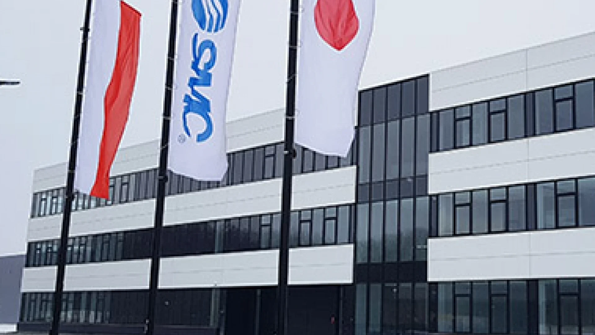 Hala produkcyjna i laboratorium SMC w Błoniu — zdjęcie 1